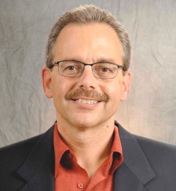 Dr. Manuel Pastor :